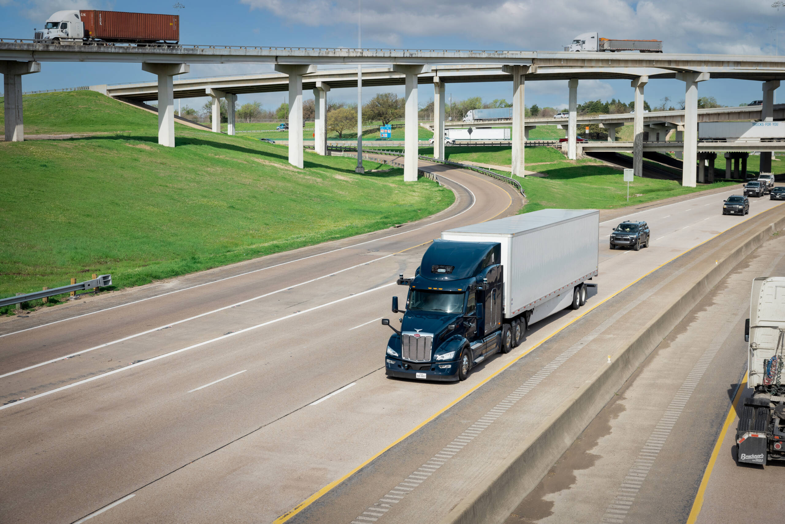 Fahrerlose Lkw im Regelverkehr auf US-Highway