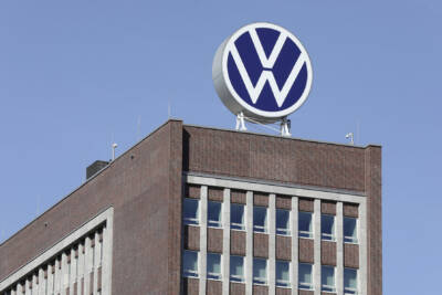 Markenhochaus (Brand Tower) - new Volkswagen logo