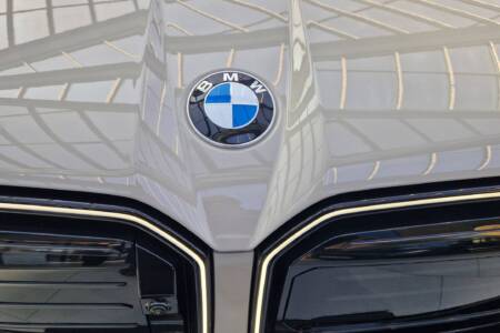 BMW meldet rund 80 % Gewinneinbruch