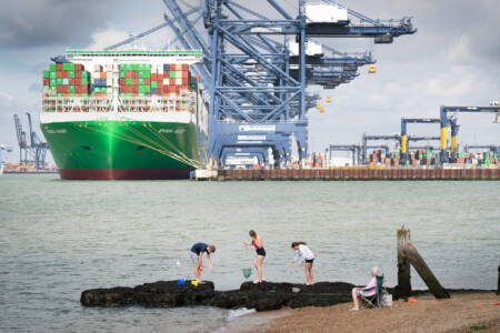 Wie Containerschiffe ihre Ladung schützen können