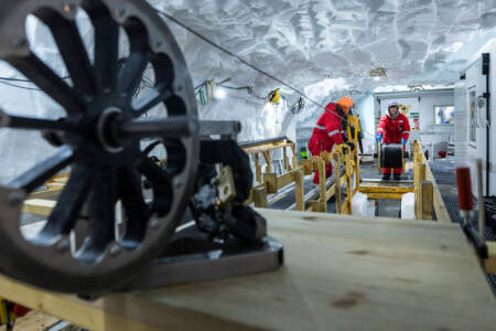 Wie winzige Eisbeben in Grönland den Meeresspiegel beeinflussen